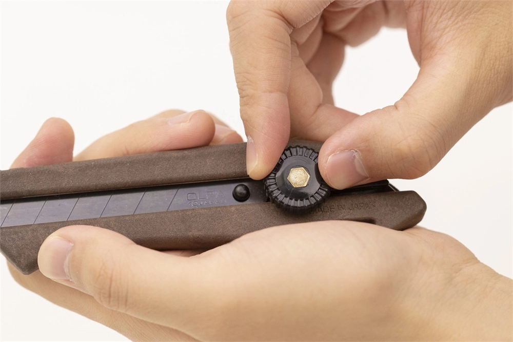 OLFA WOOD-PP Models 18 мм, с сегментированным лезвием, нож (OL-WD-L) zb  ol-wd-l