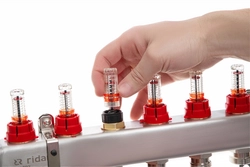 Ридан 088U0956R — Комплект коллекторов SSM-6RF set с расходомерами, кронштейнами, ручным воздухоотводчиком, сливным краном и торцевой заглушкой, 6 контуров 088u0956r